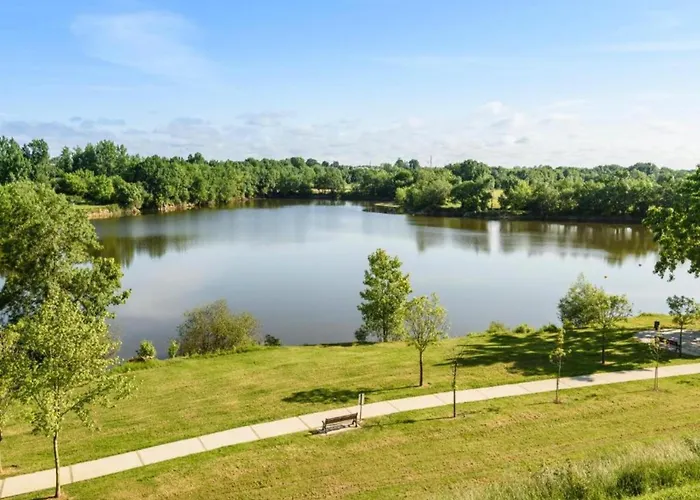 Charming Town Centre House With Garden *