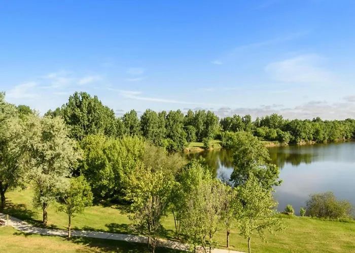 Charming Town Centre House With Garden *